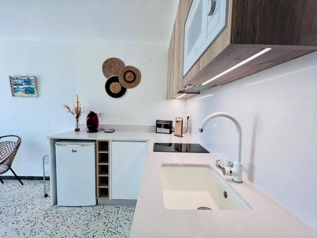 Sylvia 4A - Estudio En Primera Linea De Mar - Centrico - Terraza Vista Mar - Playa - Wifi Appartement Empuriabrava Buitenkant foto